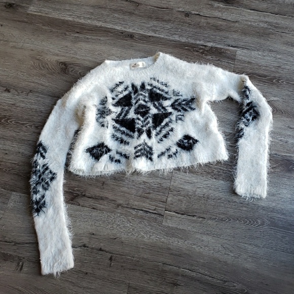 Hollister Sweaters - Hollister Fuzzy SO SOFT Crop Sweater